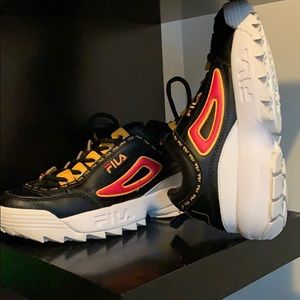 Men’s size 7 Fila runners